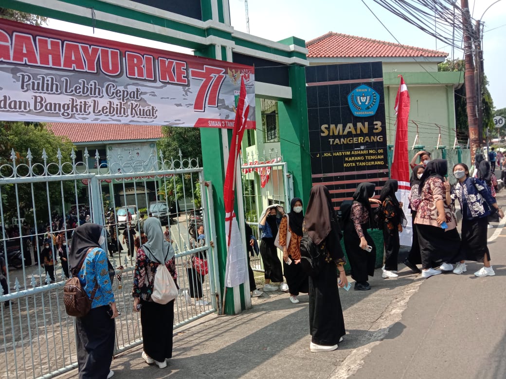 Banyaknya Siswa/Siswi Siluman Di SMAN 3 Kota Tangerang Diduga Kepala Sekolah Ikut Bermain