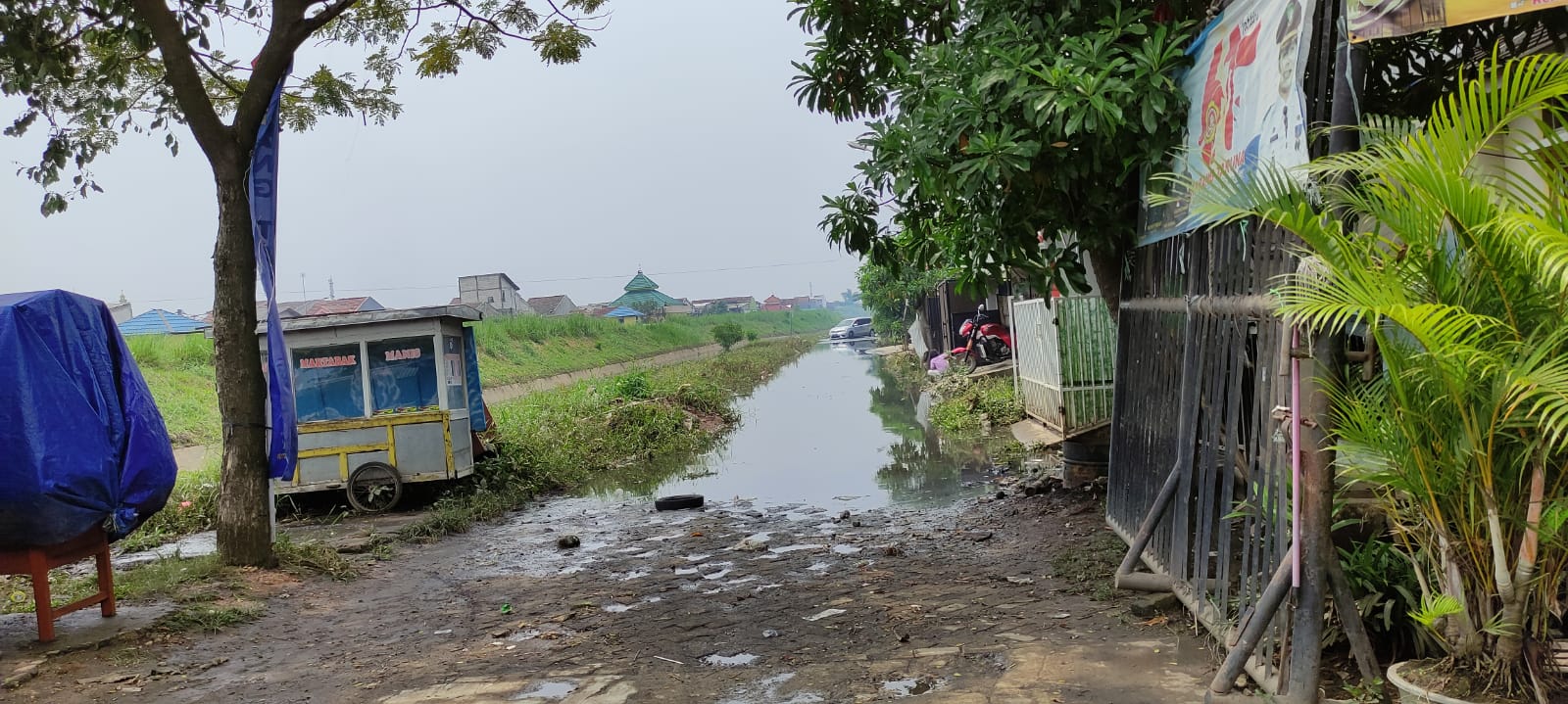 HAMPIR PULUHAN TAHUN RW.22&25 KEL.GEBANG JAYA, KEC PRIUK KOTA TANGERANG ALAMI BANJIR DAN JALAN RUSAK