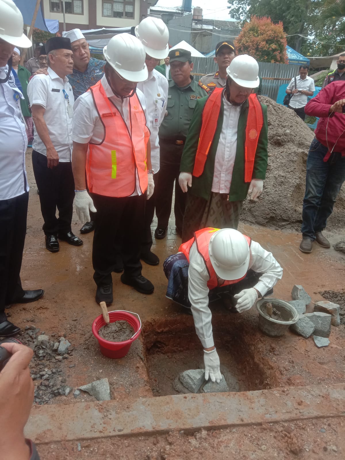 GEDUNG MUI KECAMATAN KARANG TENGAH MULAI DI LAKSANAKAN PEMBANGUNANNYA OLEH PEMKOT TANGERANG