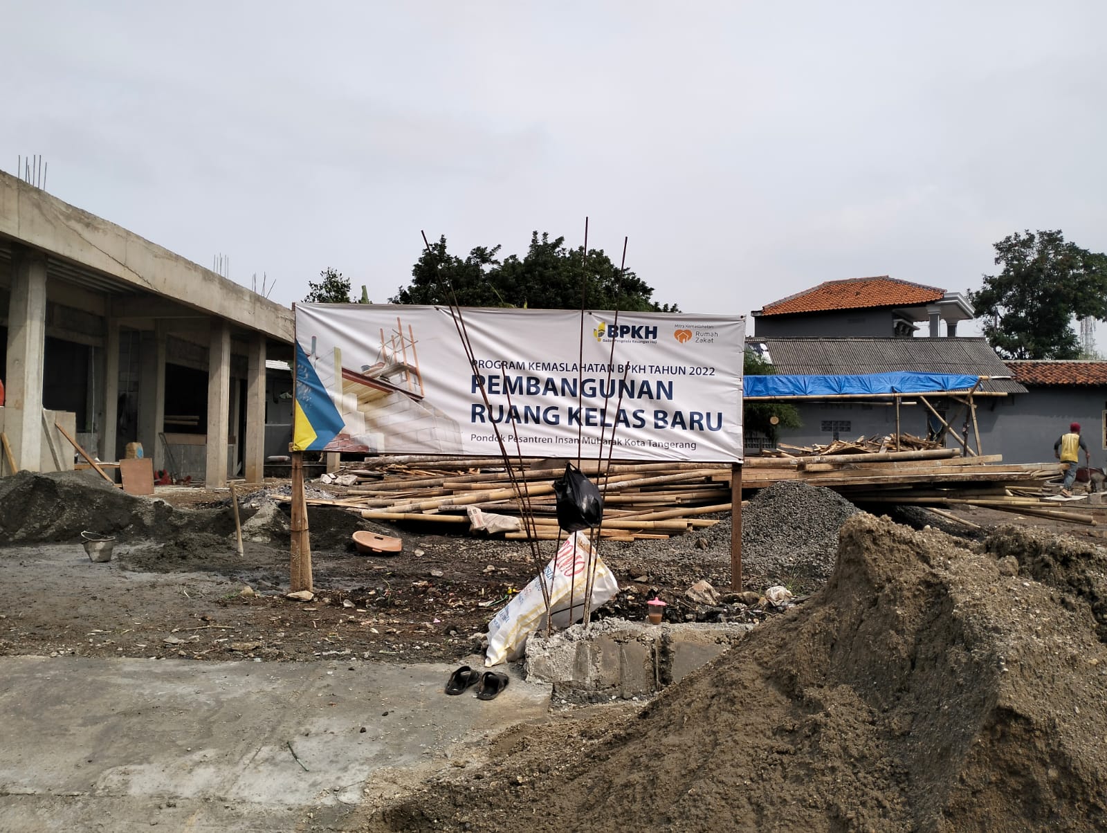 Pembangunan Pondok Pesantren Oleh BPKH Diduga Belum Mendapatkan PBG di Wilayah Kecamatan Karang Tengah