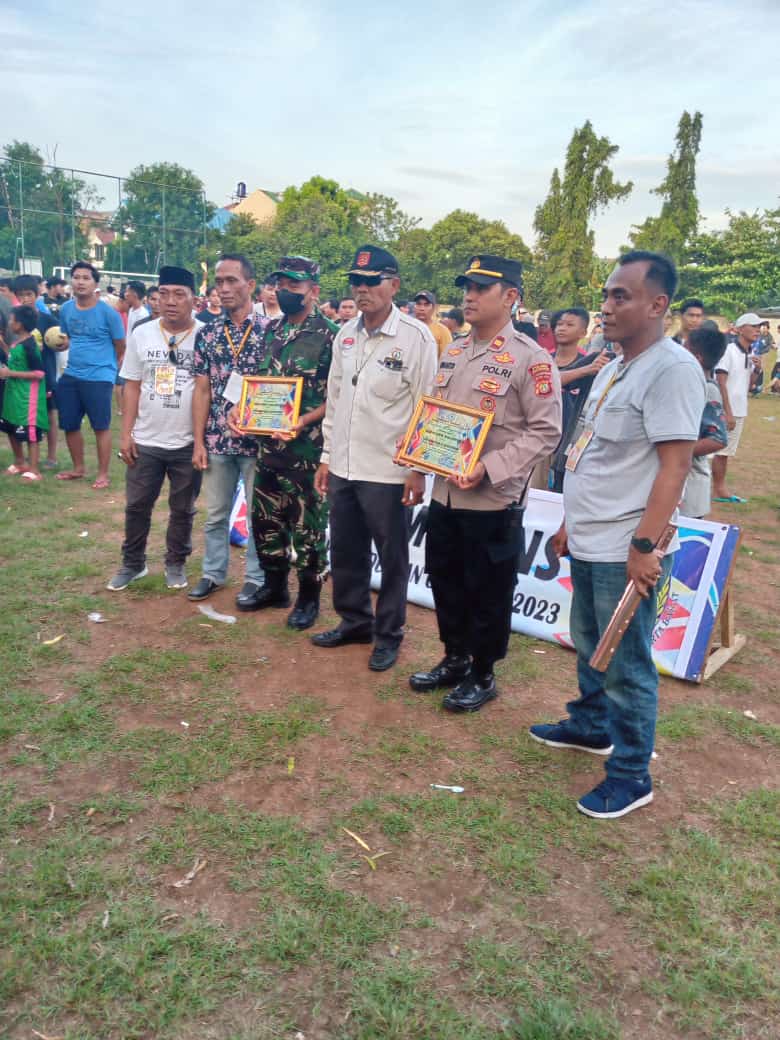 PENUTUPAN TURNAMEN SEPAK BOLA FKRW CAP KELURAHAN PEGADUNGAN DI TUTUP BAPAK CAMAT KALDERES