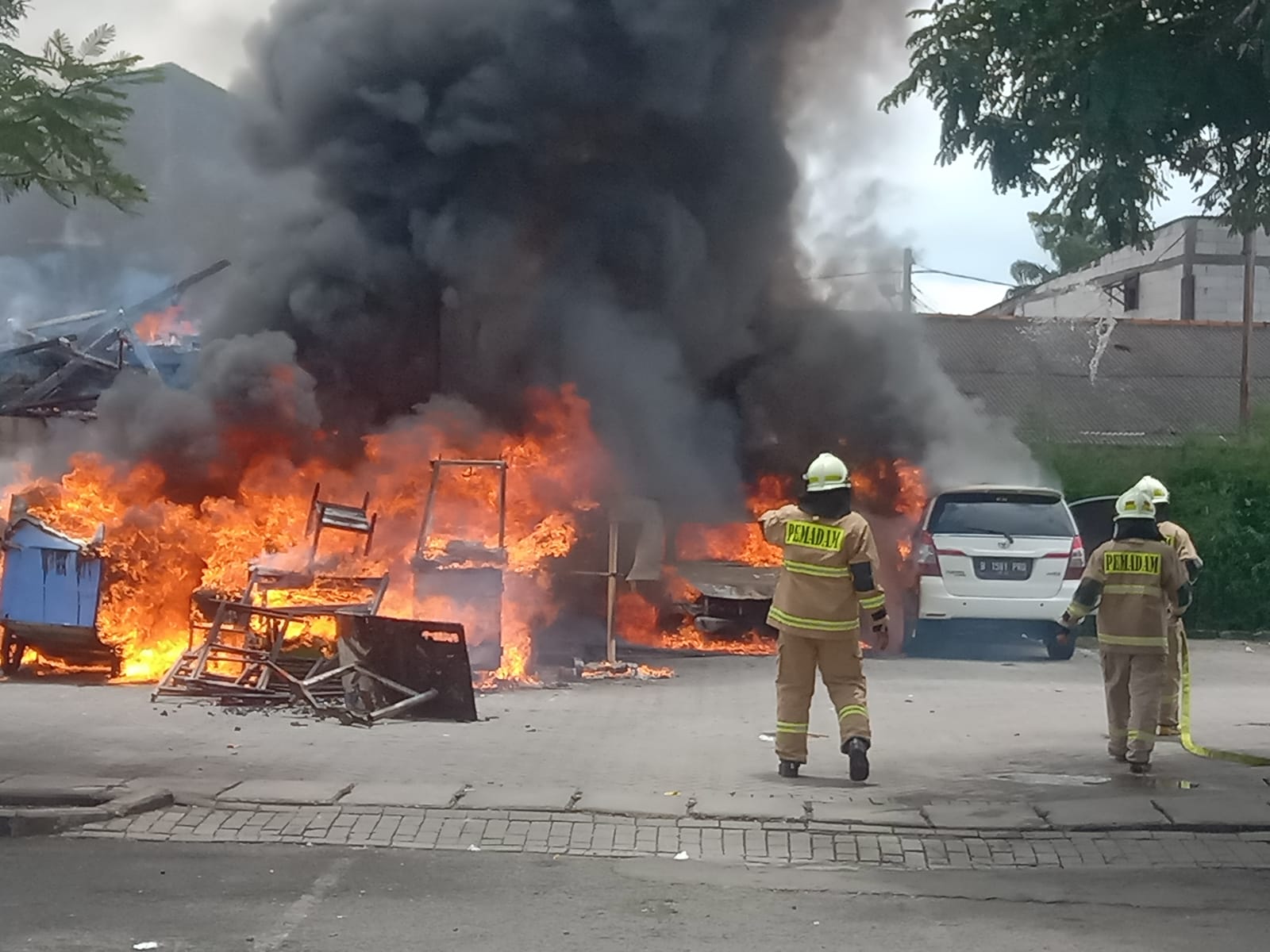 Rumah Dan Mobil Warga Pegadungan Ludes Dilalap Sijago Merah