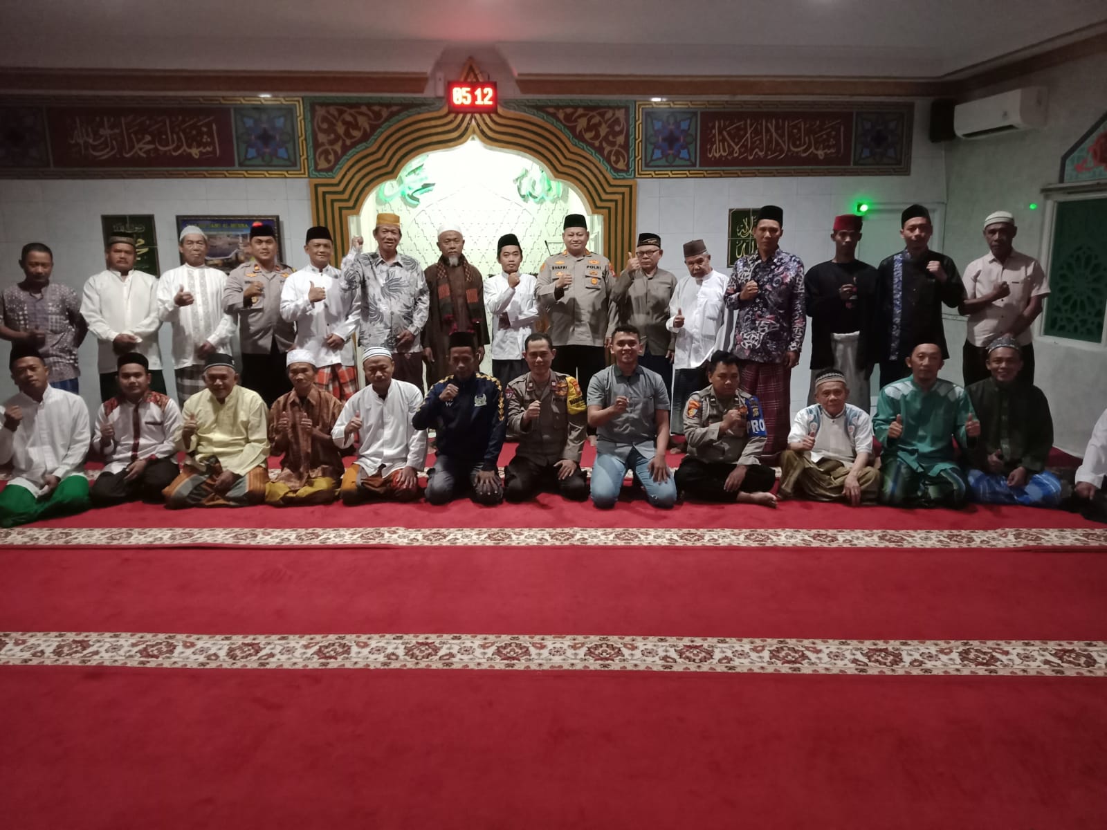 POLRES METRO JAKARTA BARAT POLSEK KALIDERES  SHOLAT SUBUH BERJAMAAH BERSAMA WARGA MASYARAKAT SEMANAN