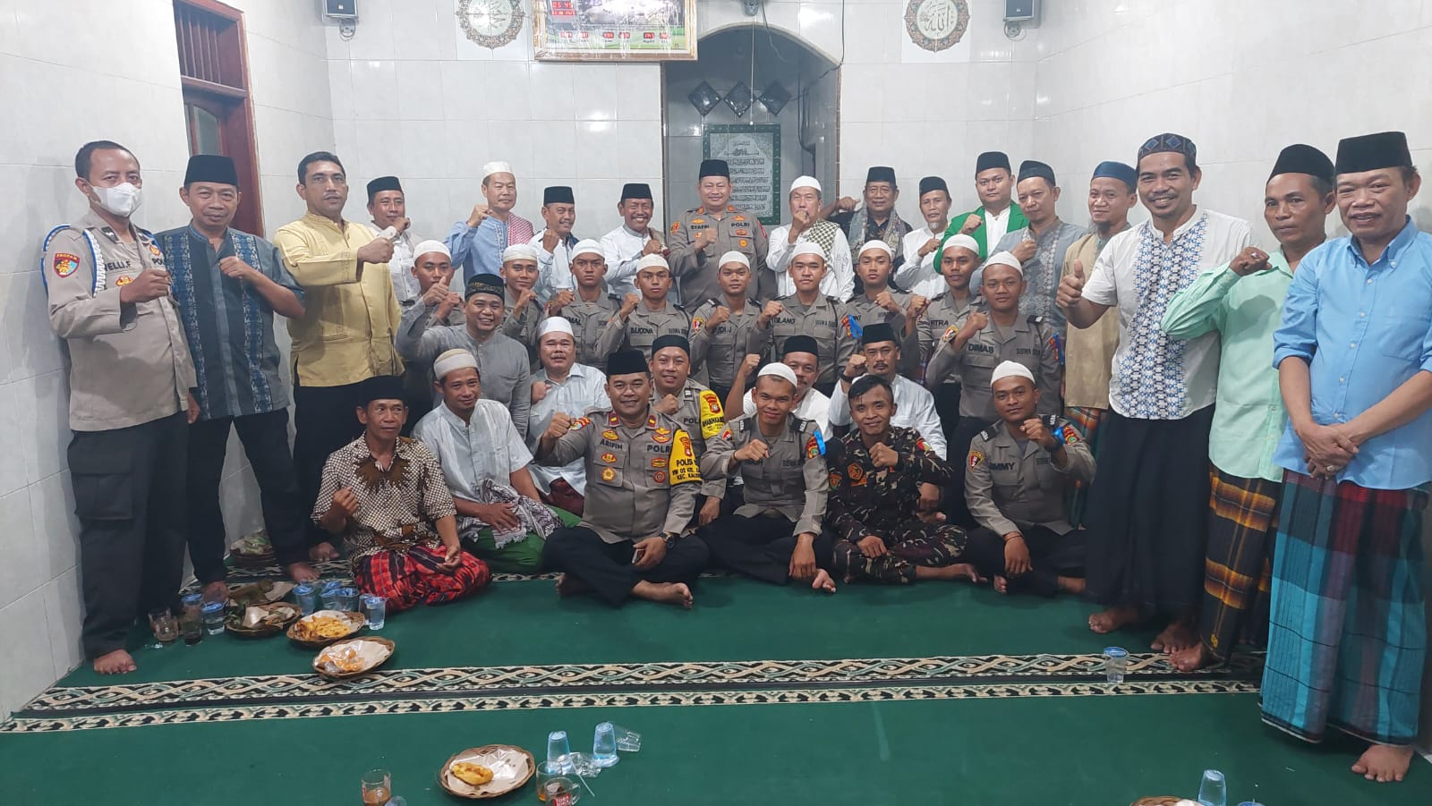 GIAT SHOLAT SUBUH BERJAMAAH JAJARAN POLSEK KALIDERES BERSAMA WARGA MASYARAKAT