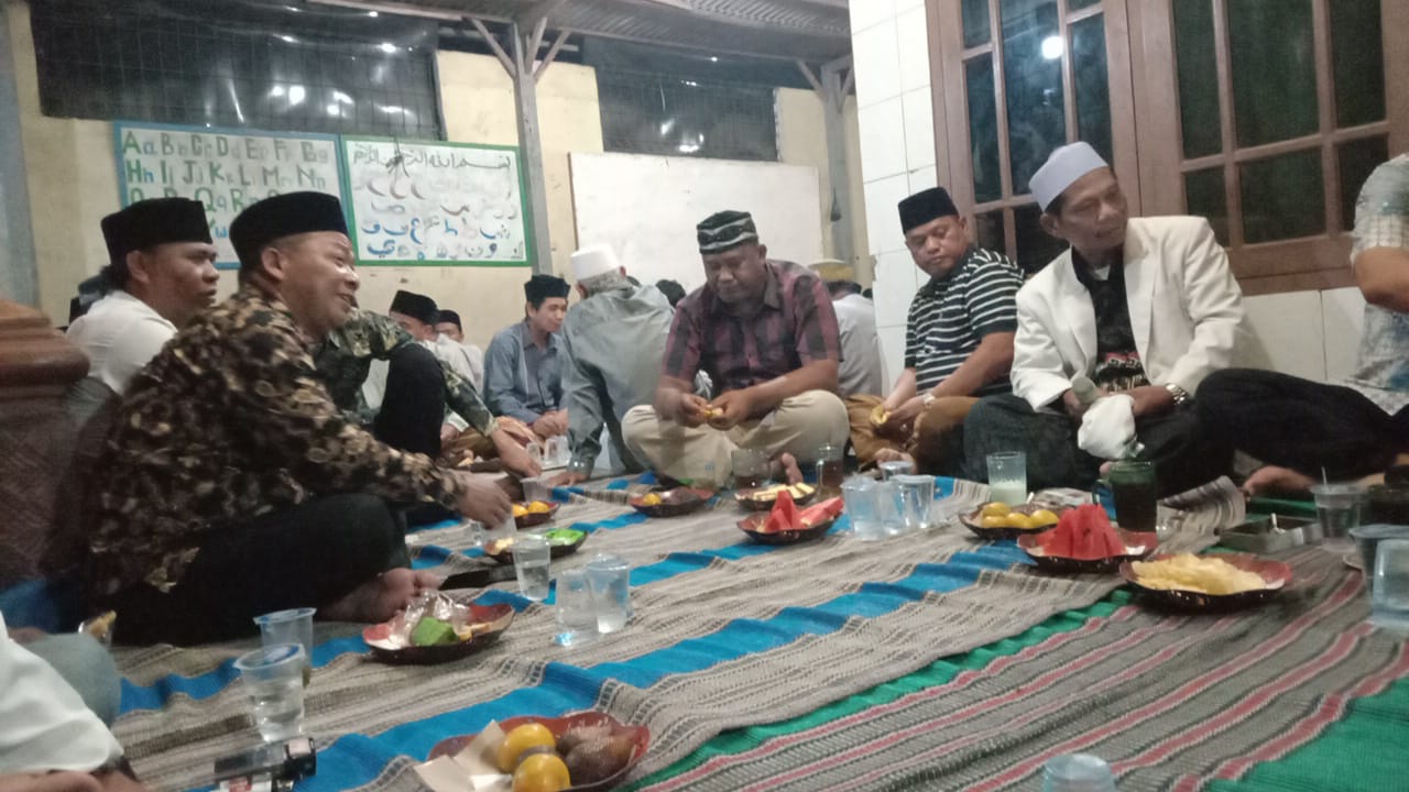 KADES BELIMBING HADIRI TAHLIL MALAM KE 7 ALMARHUM GUYAN BIN H.APAS