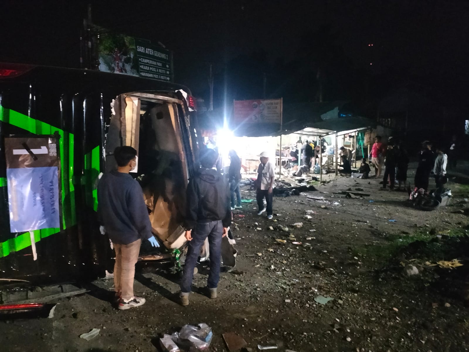 Bus Wisata Angkut Siswa SMK Lingga Kencana Depok Kecelakaan di Ciater, Subang, Jawa Barat.-