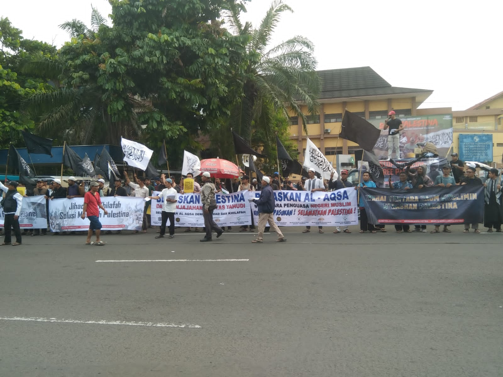 Aksi Damai Dukung Palestina Ribuan Masa Memenuhi Taman Gajah Kota Tangerang