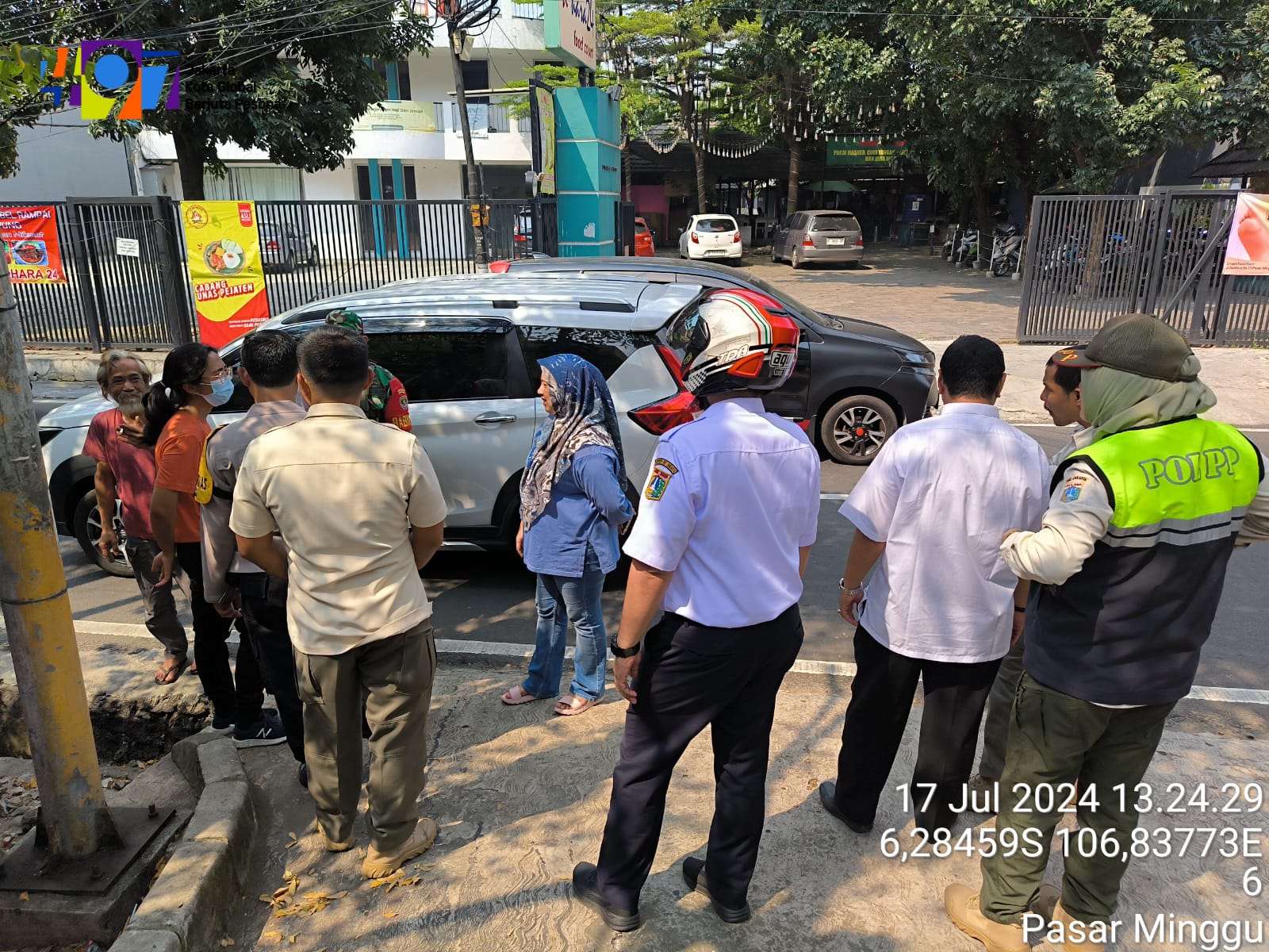 Polsek Pasar Minggu Bersama 3 Pilar Monitoring Toko Obat di Kelurahan Jati Padang