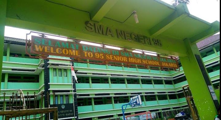 Kepala Sekolah SMA 95 Tingkatkan Mutu Pendidikan dan Pelayanan