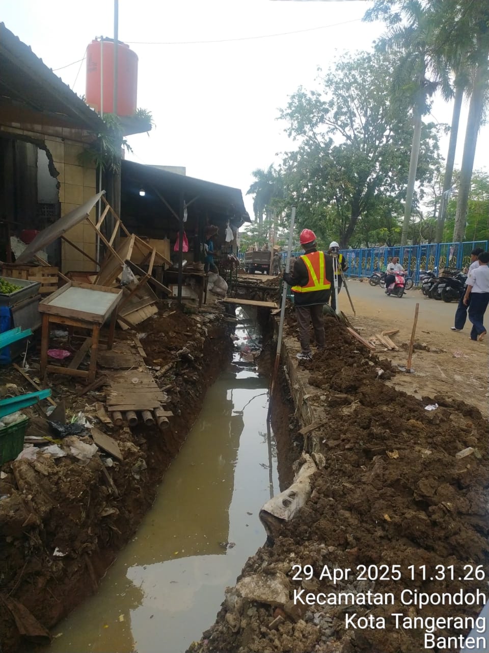 Pekerjaan Peningkatan Jalan Irigasi Sipon Kecamatan Cipondoh Kota Tangerang Dipertanyakan 