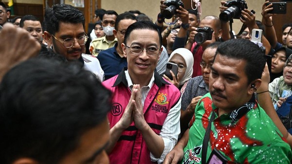 TOM LEMBONG LAPORKAN YANG MENJATUHKAN VONIS 4,5 TAHUN DIRINYA