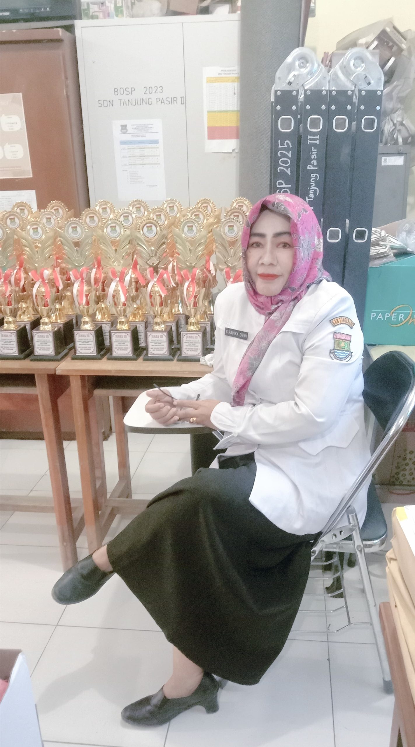 KEPALA SEKOLAH SD II TANJUNG PASIR SUMIATI RAVIKA DEWI S.Pd. TINGKATKAN MUTU PENDIDIKAN DAN ESKUL