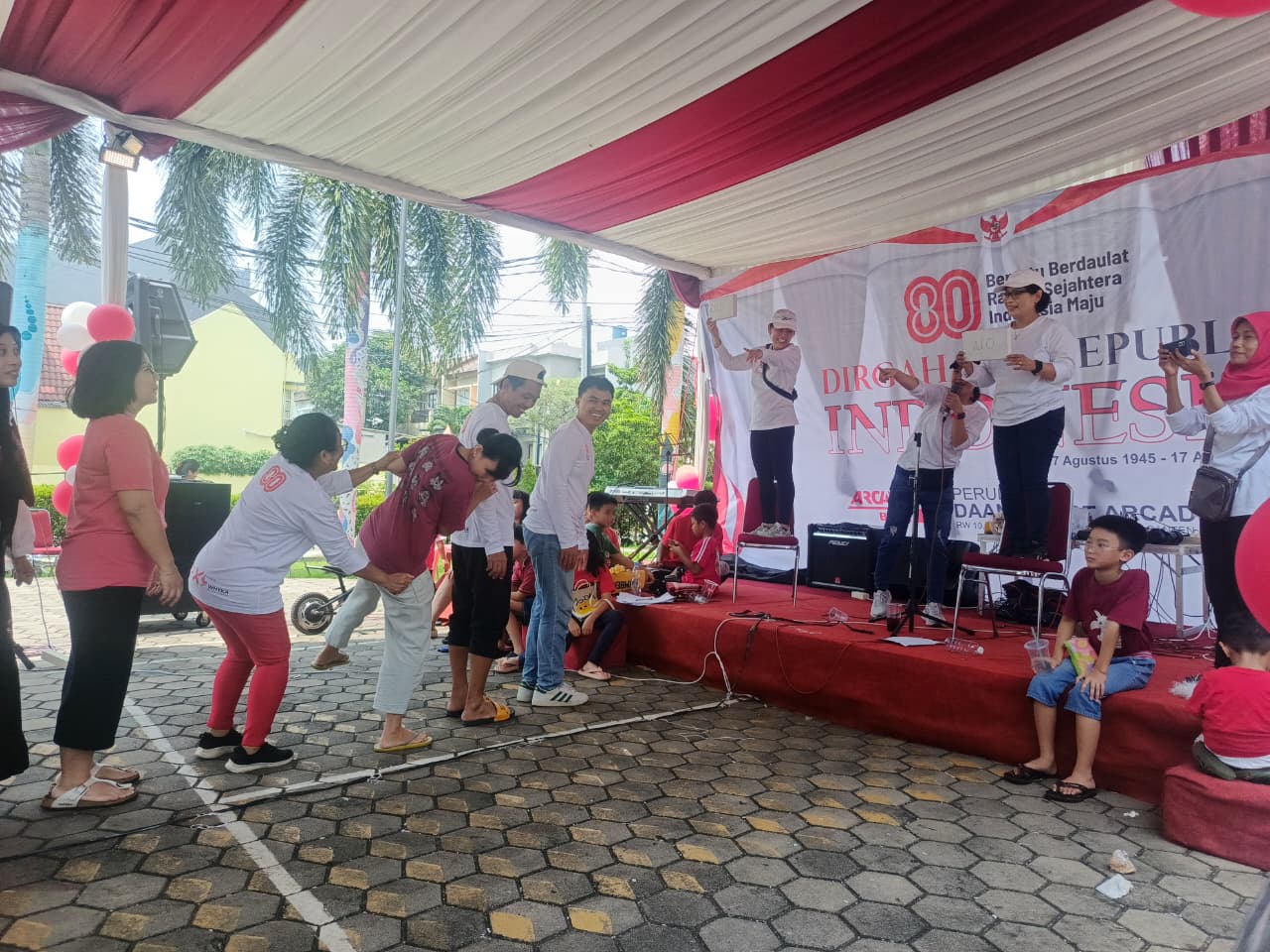 Suasana Warga RW 010 Arcadia Meriahkan HUT RI ke-80