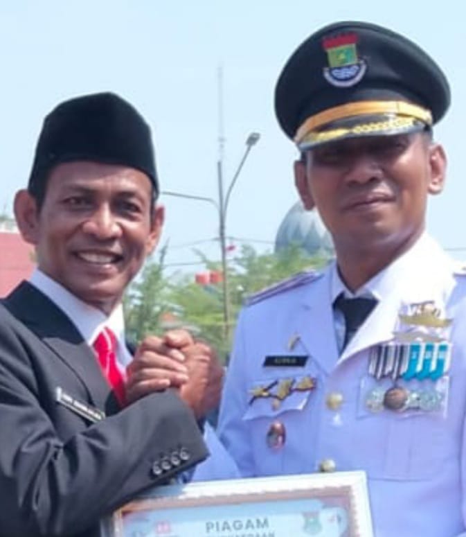 Camat Teluknaga Beri Penghargaan kepada Penggiat dalam Peringatan HUT RI ke-80