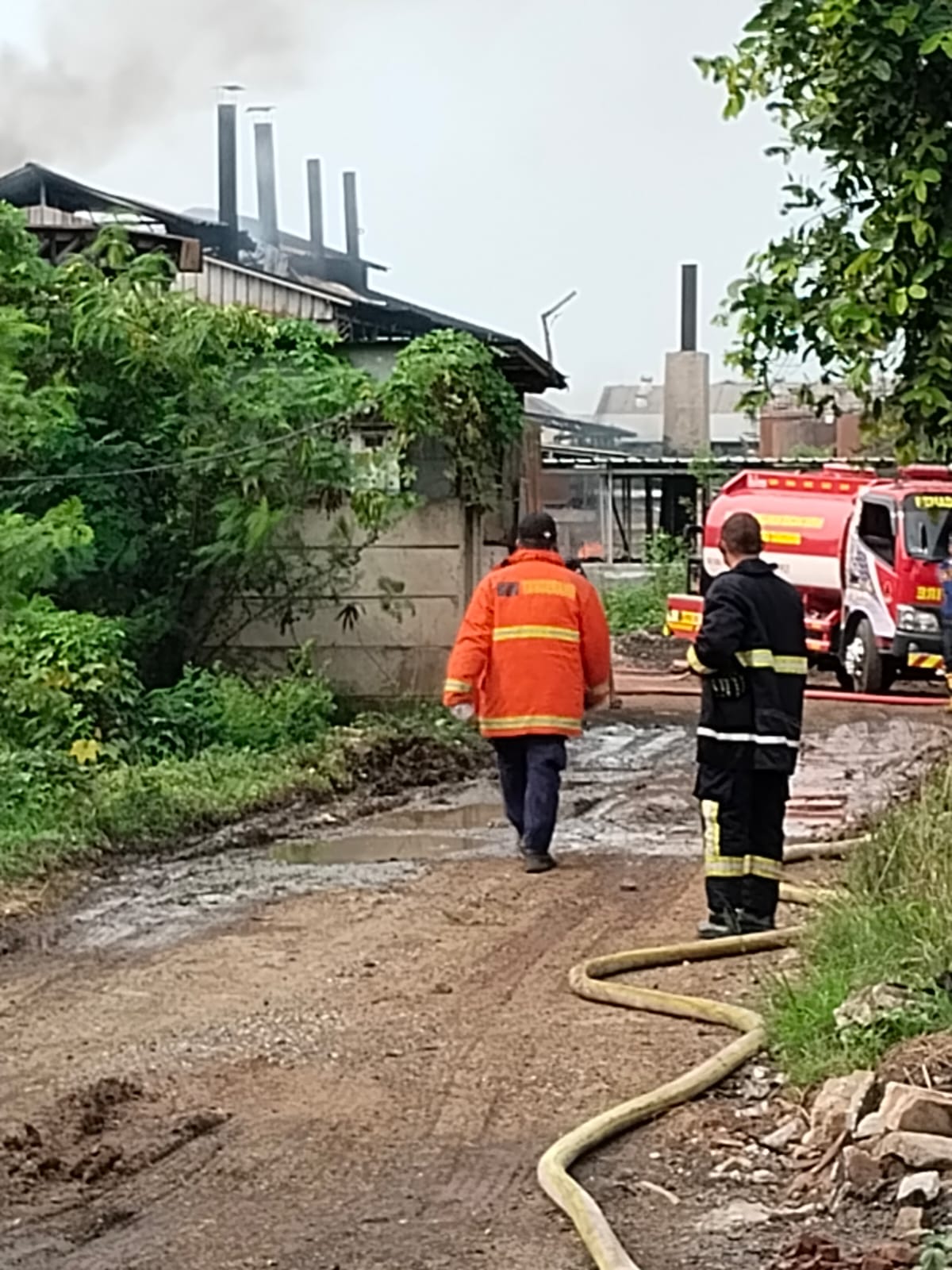 Tempat Penyulingan Oli di Pasarkemis Terbakar, Lima orang Pekerja Terkena Luka Bakar Satu Orang Luka Parah