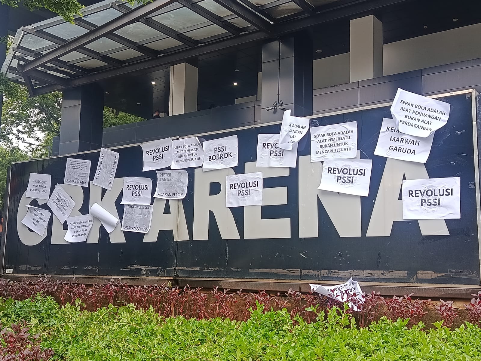 Aksi Bersama Revolusi Total PSSI Ultras Menunaikan Janji Aksi Bersama Revolusi Total PSSI Ultras Menunaikan Janji