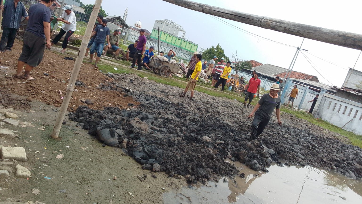 Warga Masyarakat Kampung Rawa Lindung Adakan Kerja Bakti