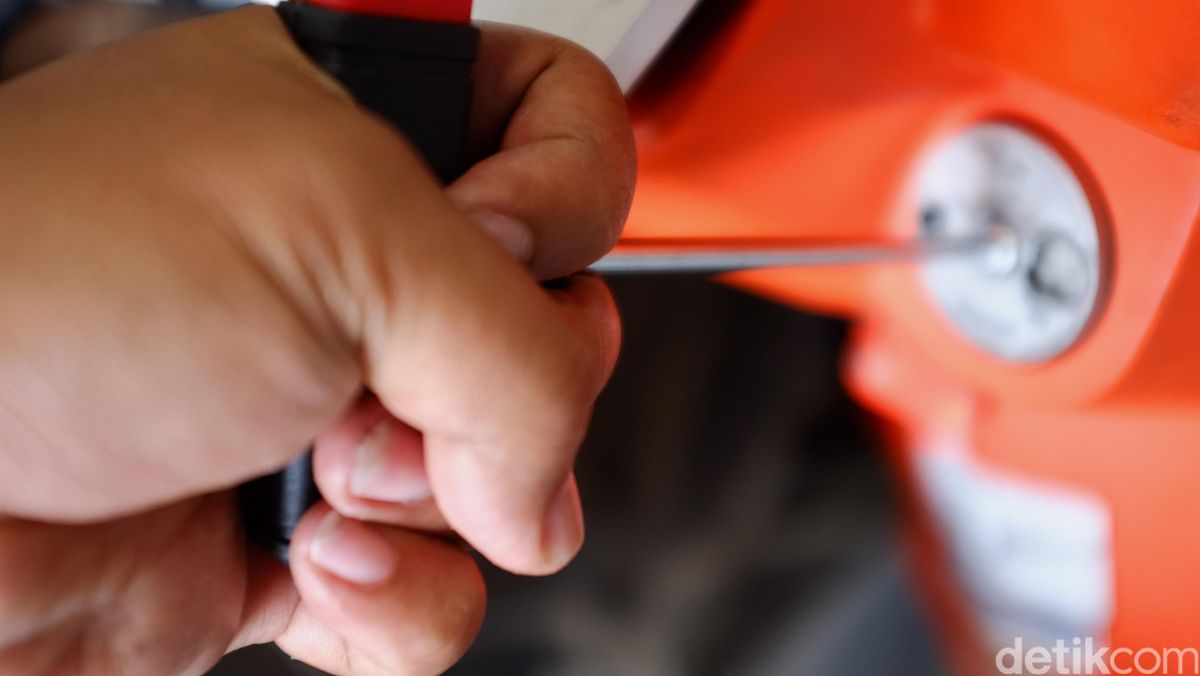 KEPERGOK WARGA, 2 MALING MOTOR BAWA PISTOL KOREK API DI TANGSEL DITANGKAP