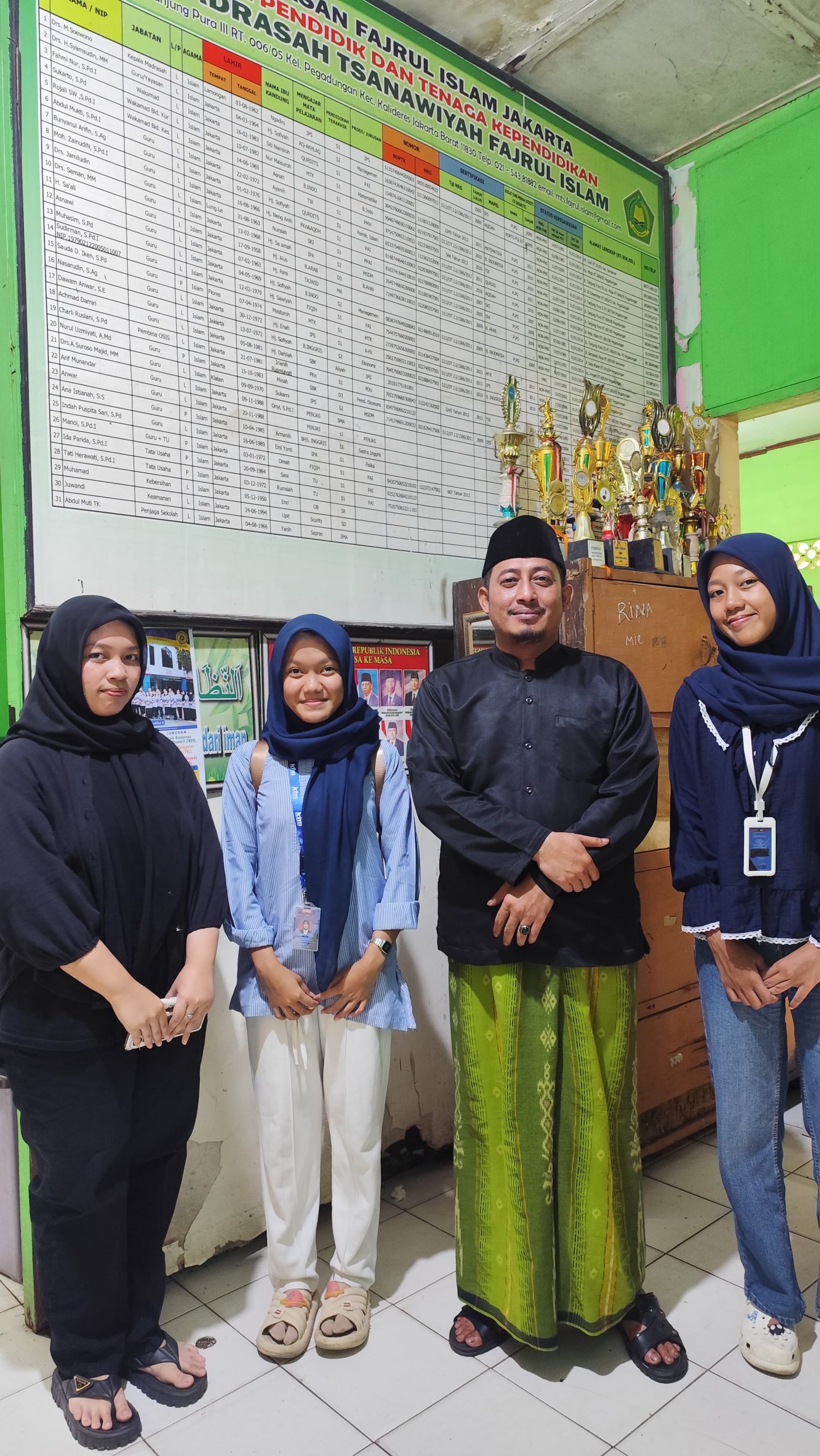 MTS FAJRUL ISLAM MEMPERDALAM ILMU AGAMA ISLAM SEPERTI TAHFIDZ , TAFSIR DAN DINIYAH