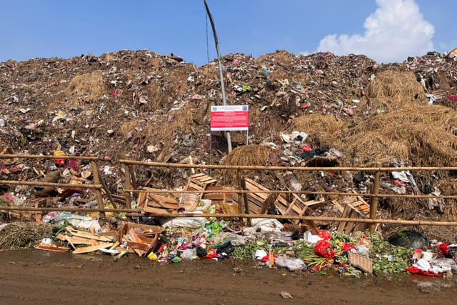 SAMPAH MENUMPUK DI KERAMAT JATI, PEMPROV KEJAR PENANGANAN 7 HARI