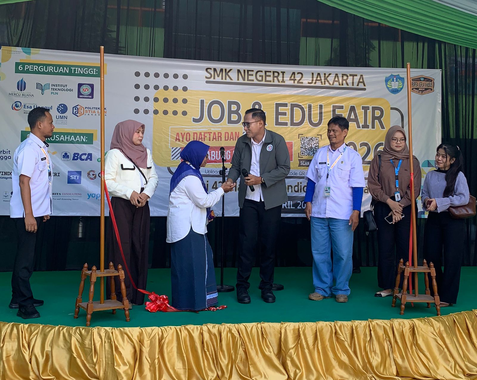 JOB AND EDU FAIR 2026 SMKN 42 JAKARTA RAMAI DISERBU, PULUHAN KAMPUS DAN PERUSAHAAN BUKA PELUANG MASA DEPAN SISWA