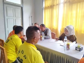 LAKUKAN PENGAWASAN PIDANA, 20 WARGA BINAAN LAPAS NAMLEA MENGIKUTI WASMAT PN NAMLEA