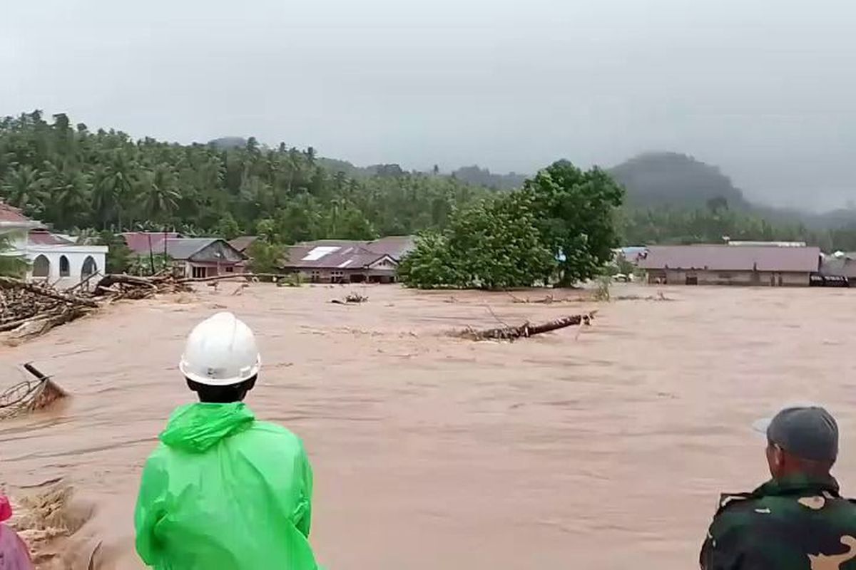 BMKG AMBON RILIS PERINGATAN DINI: WASPADA GELOMBANG 4 METER DI MALUKU HINGGA 11 JANUARI 2026