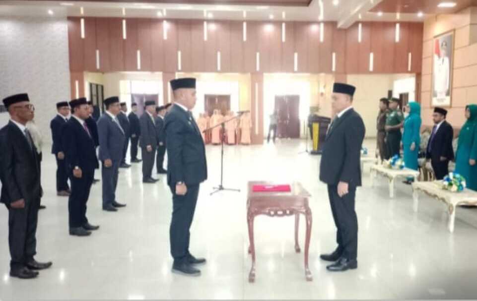 BUPATI BURU LANTIK PEJABAT ESELON II, TEKANKAN PENINGKATAN KINERJA PEMDA