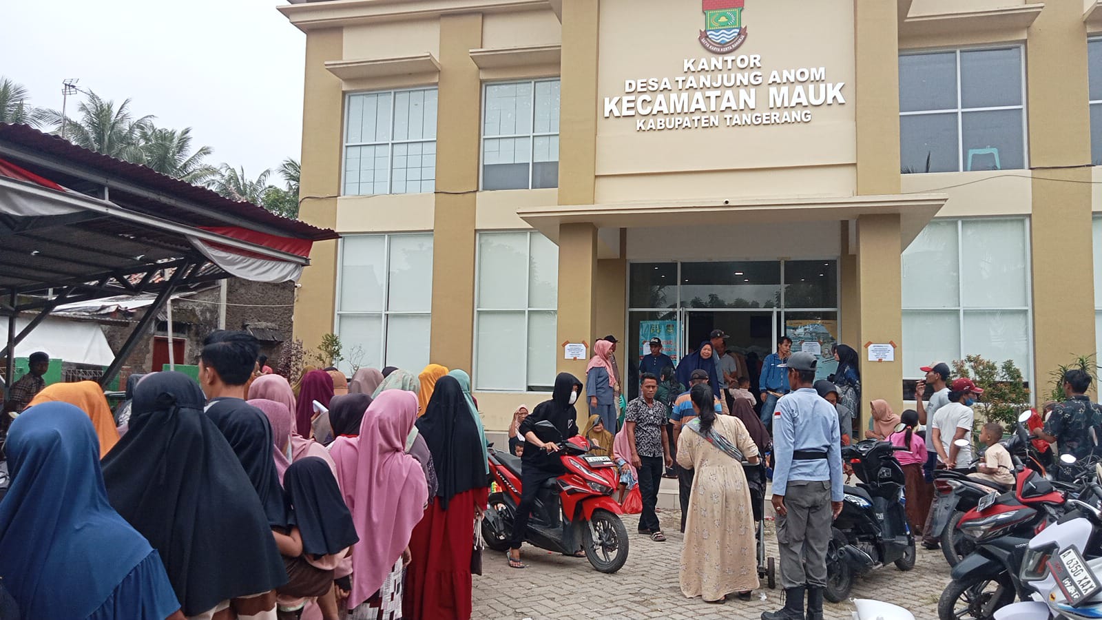 Di Duga Pungutan Rp20 Ribu Warnai Penyaluran Bansos di Desa Tanjung Anom